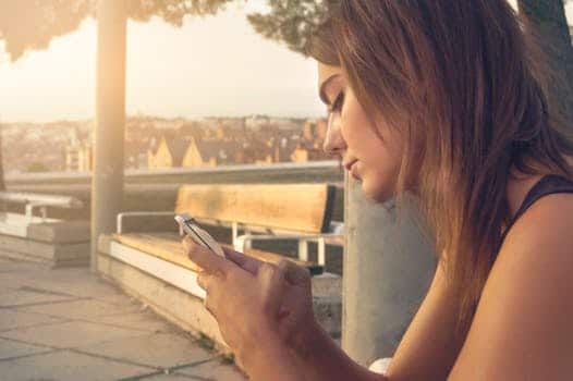 clever texting to get your girlfriend's attention